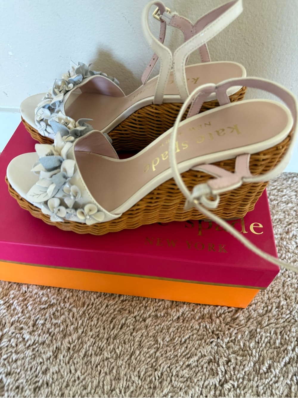 Kate Spade New York Fiori wicker wedge. Size 8 - Picture 2 of 8